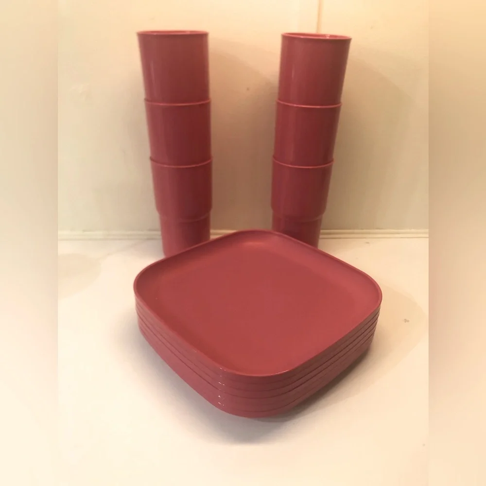 Tupperware Vintage set of 6 Cups and 6 Plates Mauve Color - Picture 1 of 4